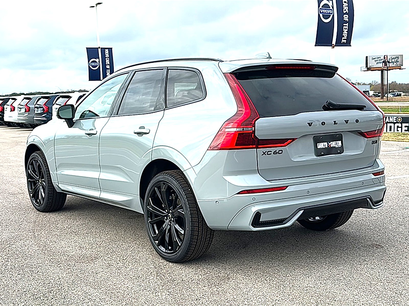 2026 Volvo XC60 B5 Ultra Black Edition