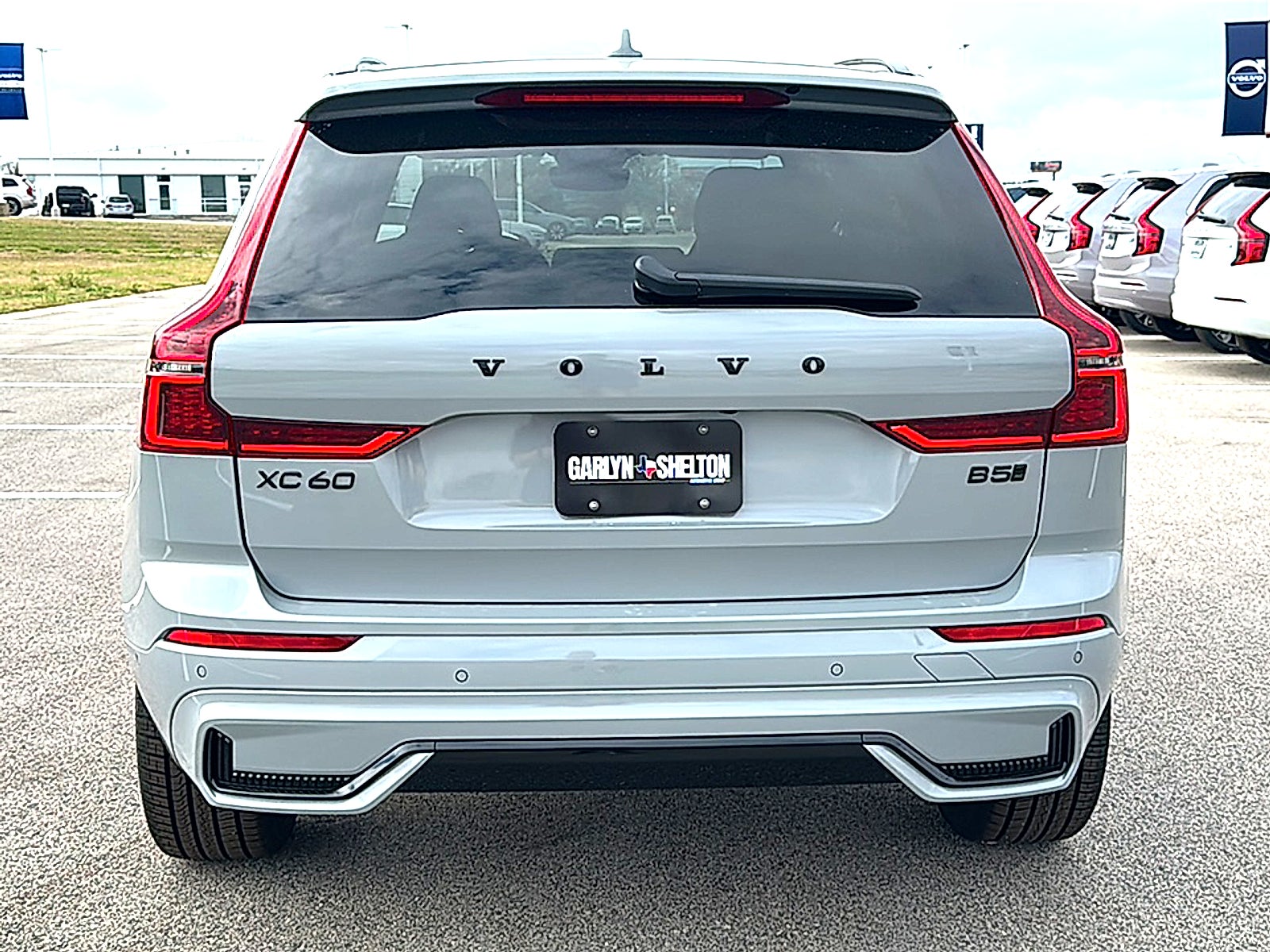 2026 Volvo XC60 B5 Ultra Black Edition