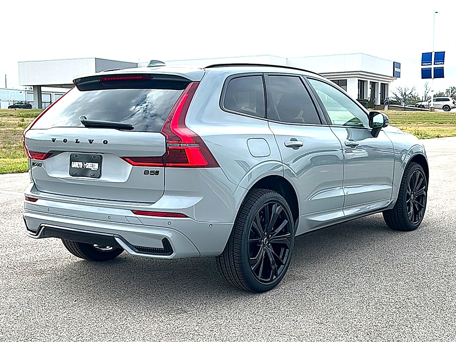 2026 Volvo XC60 B5 Ultra Black Edition