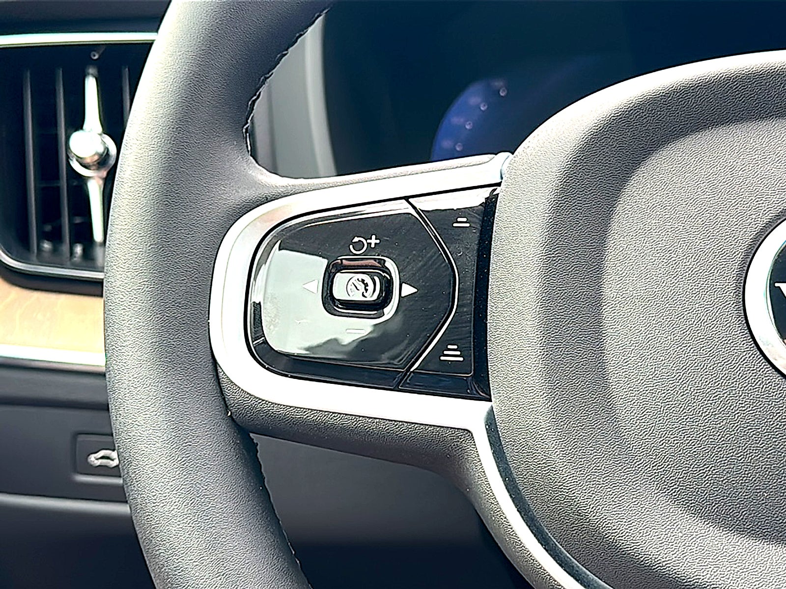 2026 Volvo XC60 B5 Core