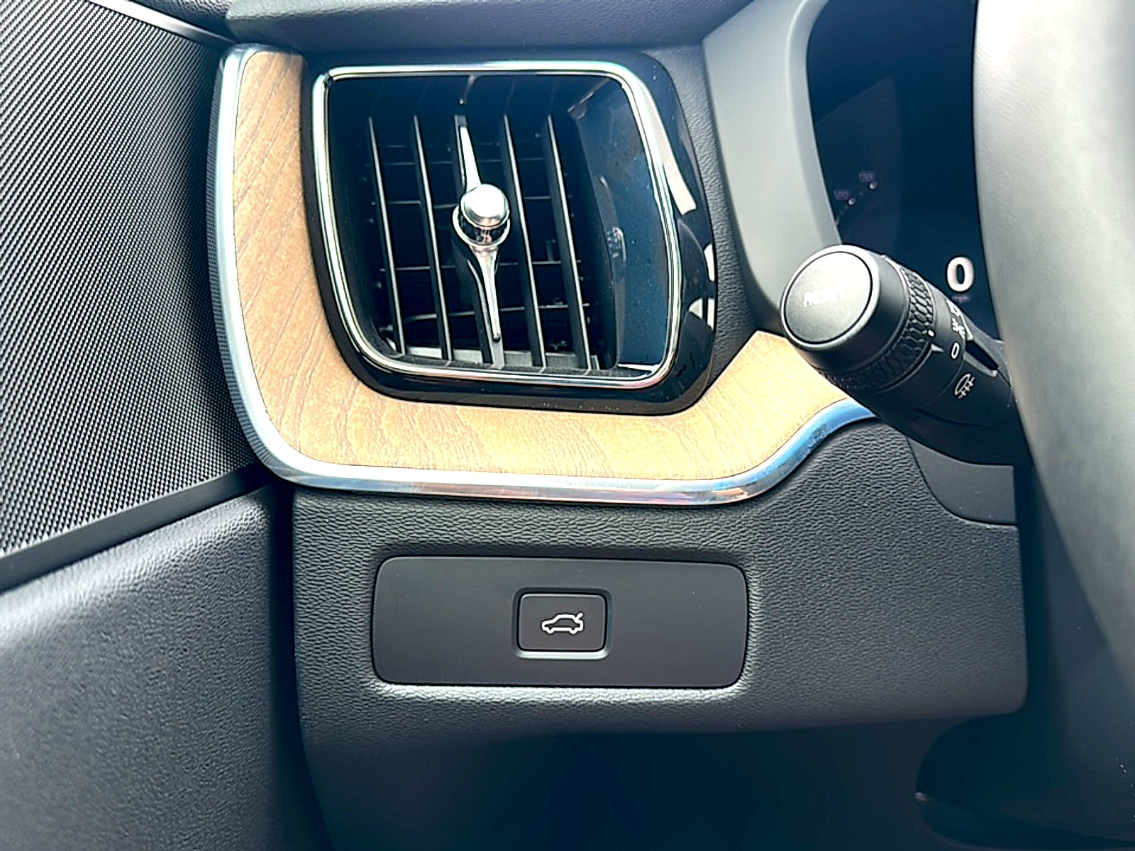 2026 Volvo XC60 B5 Core