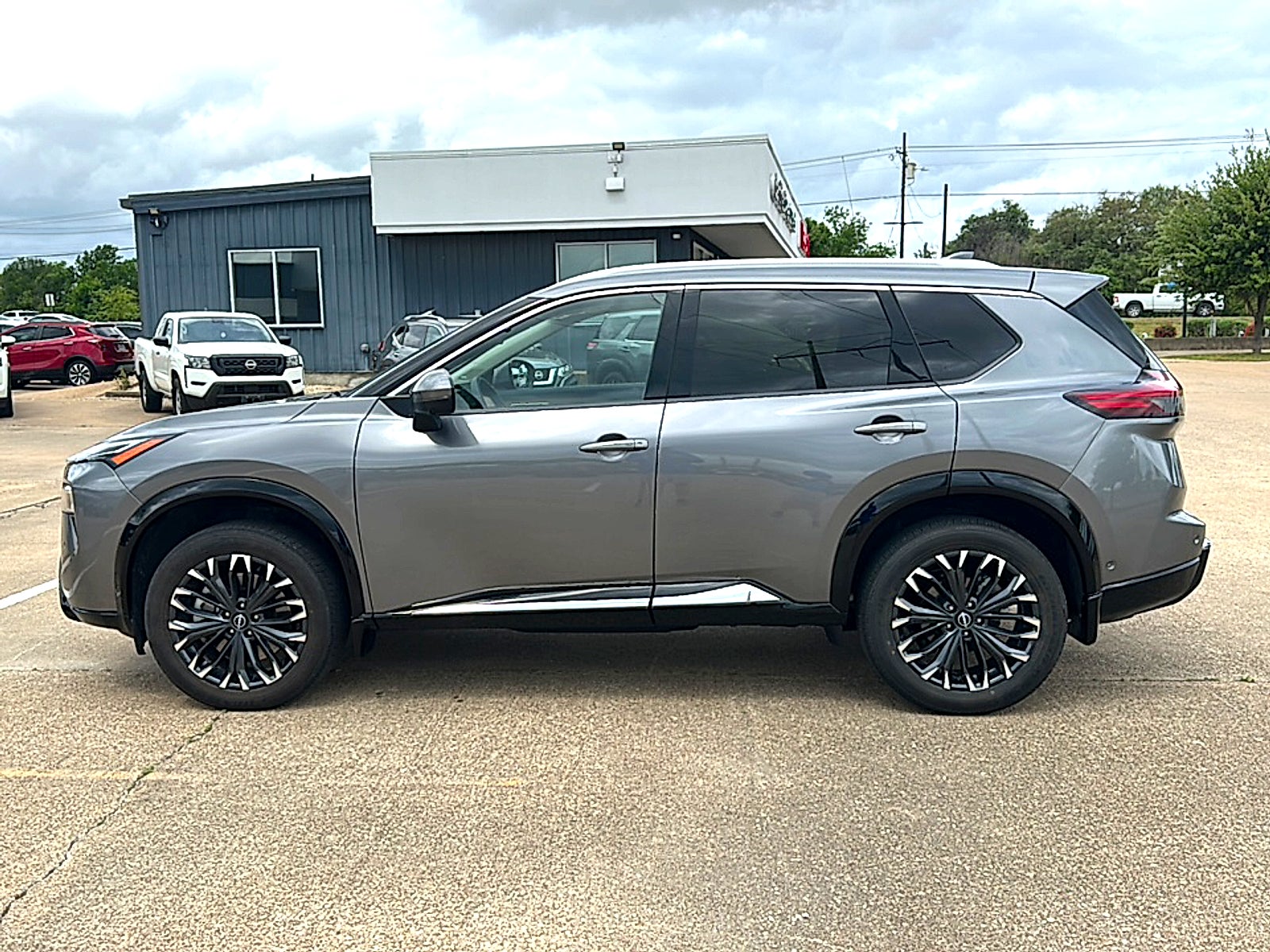 2025 Nissan Rogue Platinum