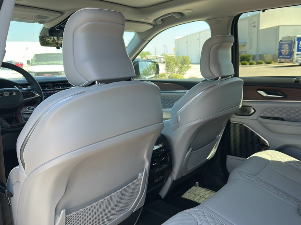 2023 Jeep Grand Cherokee Summit 4x2