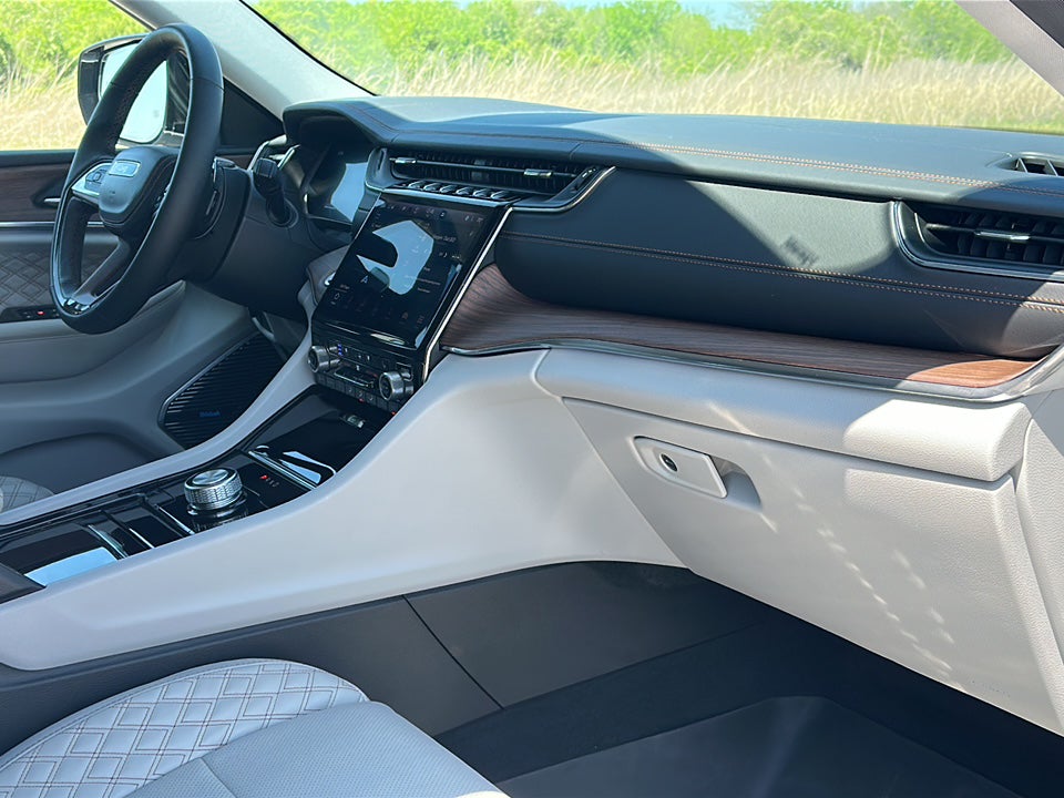 2023 Jeep Grand Cherokee Summit 4x2