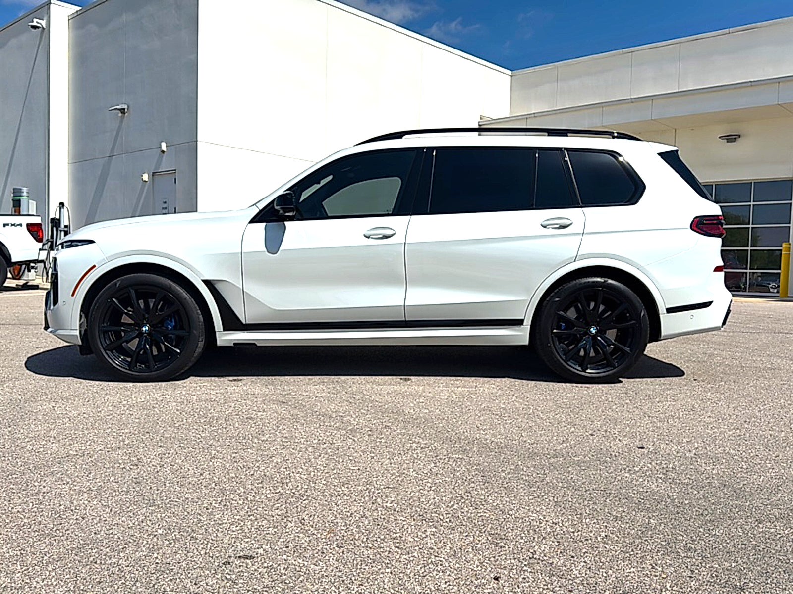 2025 BMW X7 M60i