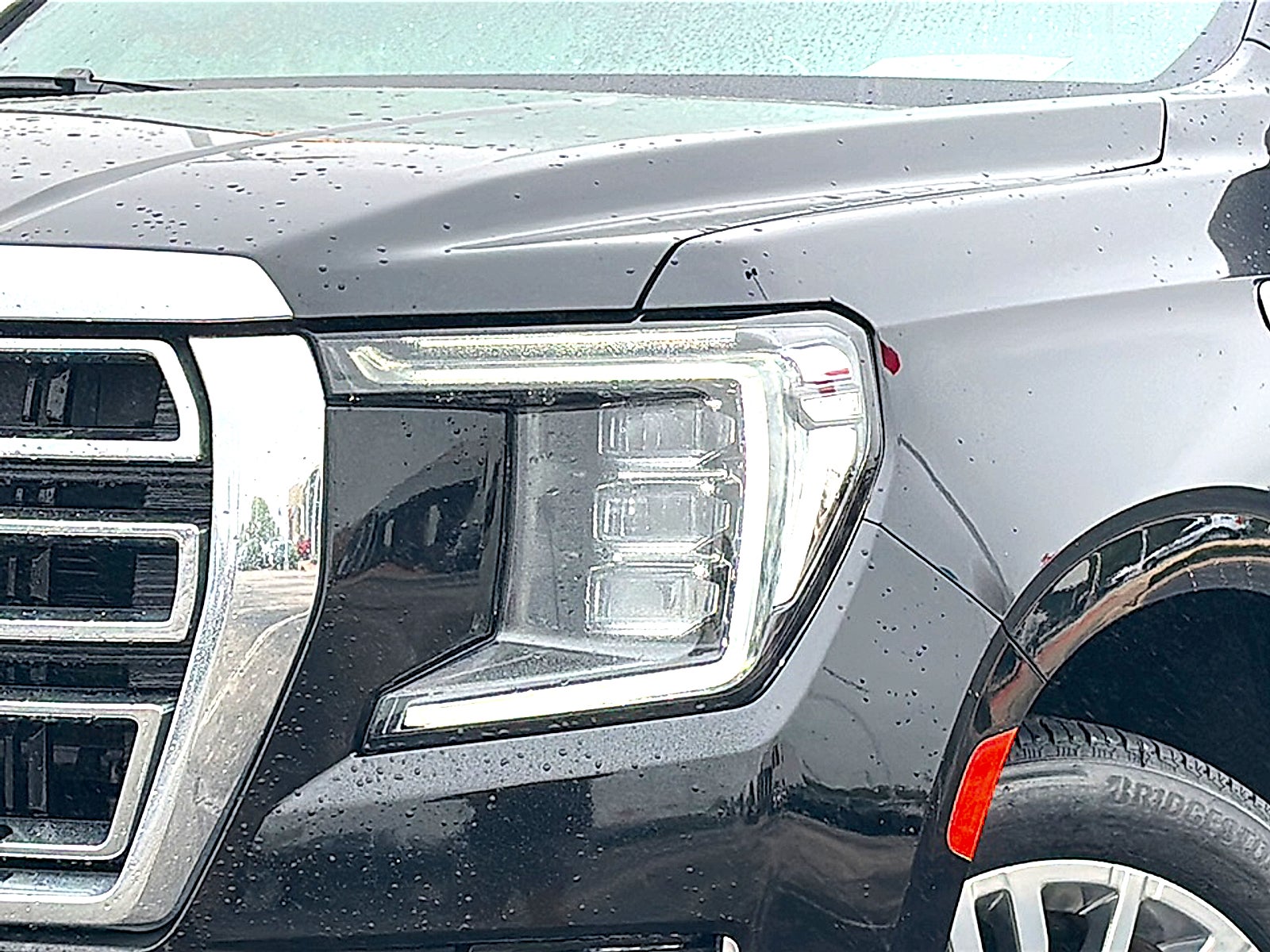 2023 GMC Yukon SLT