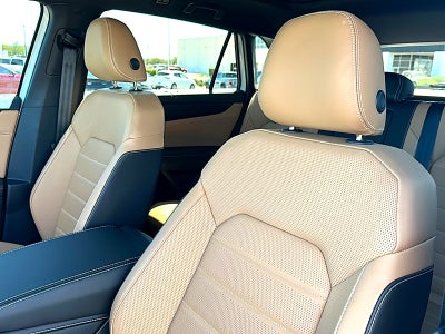 2025 Volkswagen Atlas Cross Sport 2.0T SEL R-Line Black